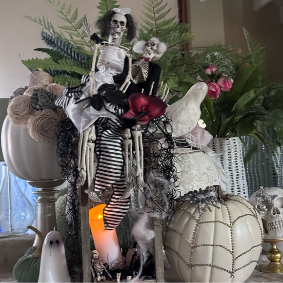NEW! Spooky Halloween Bride & Groom Corpse Lantern Centerpiece - Picture 3 of 14